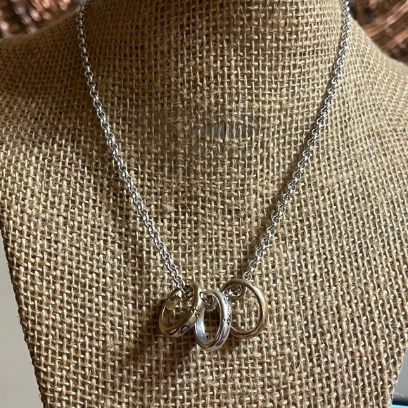 Bella Uno Bellissima Triple Ring Unity Necklace - Picture 1 of 8